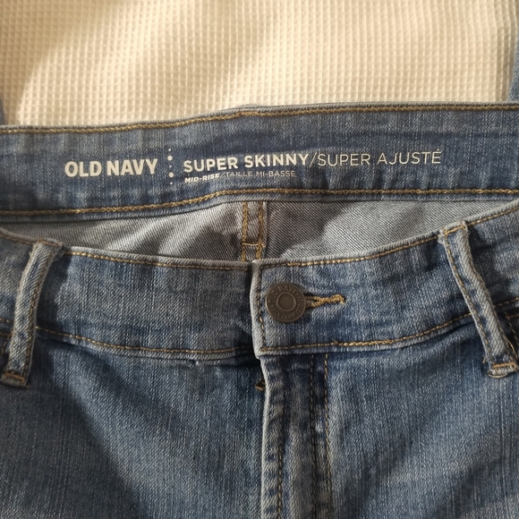 Old Navy Super Skinny Mid-Rise - Picture 4 of 4